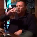 Демура в кабаке пьёт пиво